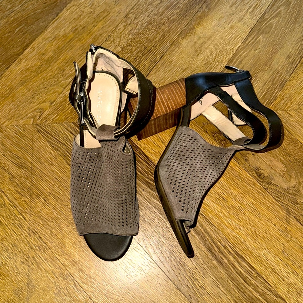 Marc Fisher tan lmt vixen cutout sandals block heels size 9 nwot